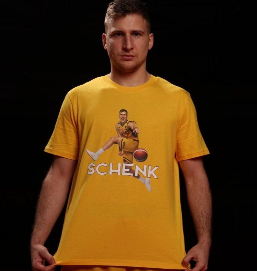 T-shirt: Jakub Schenk